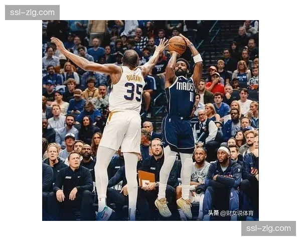 太阳击败独行侠，杜兰特布克合砍72分，后者称“比赛进入个人对决模式”